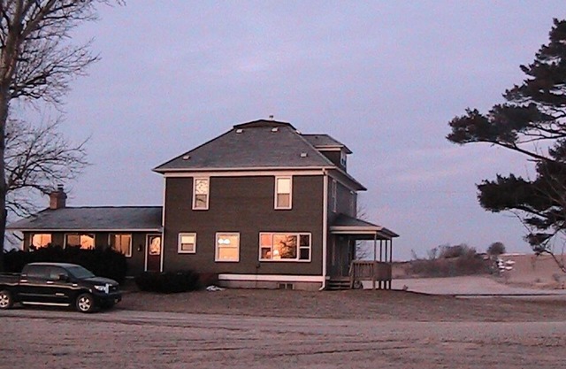 Large cozy cottage rental