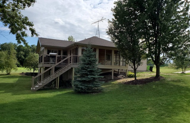 Large, cozy lake home near Round Lake Farm, Nordic Center, Road America, Lambeau