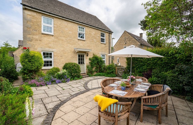 Large dog friendly holiday home - Myrtle House