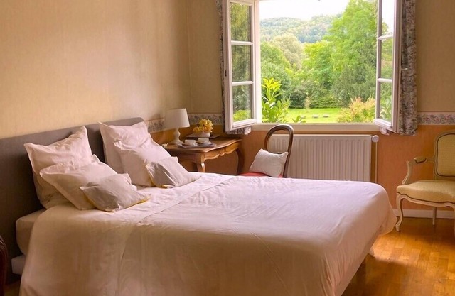 Large Double Room Queen size with Garden View