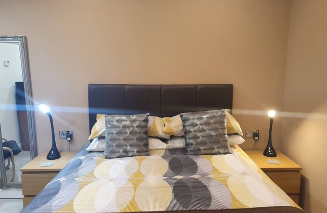 Large ensuite room, quiet location