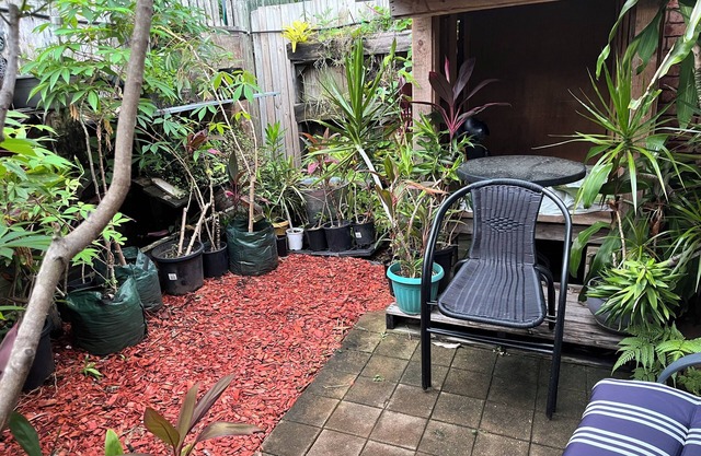 Large ensuite room with courtyard opposite the twin city hotel & Riverway