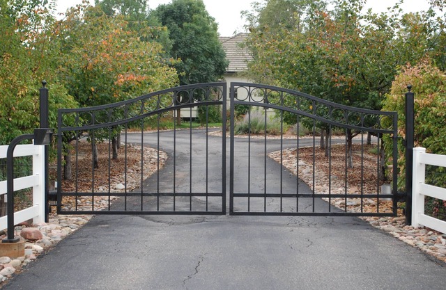 Large Estate Close To Everything.