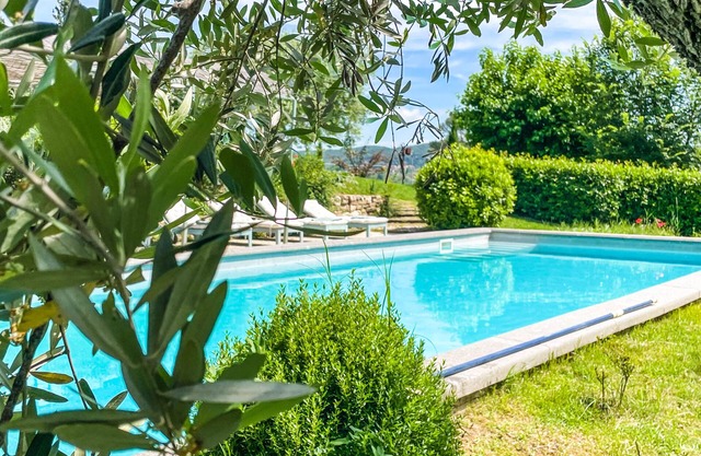 Large estate with swimming pools 90km northern of Rome