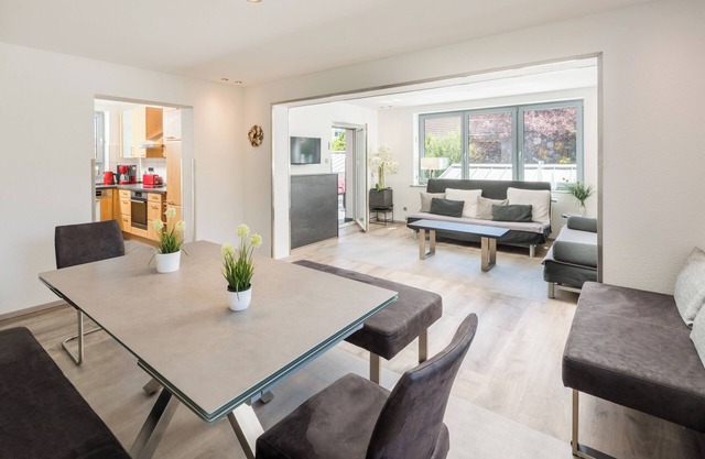 Large, exclusive family apartment for 1-6 people - near bathing lake, parking lot