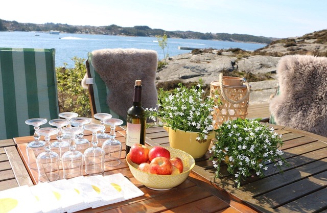 Large family friendly cottage by the sea. New modern cottage with great facilities.