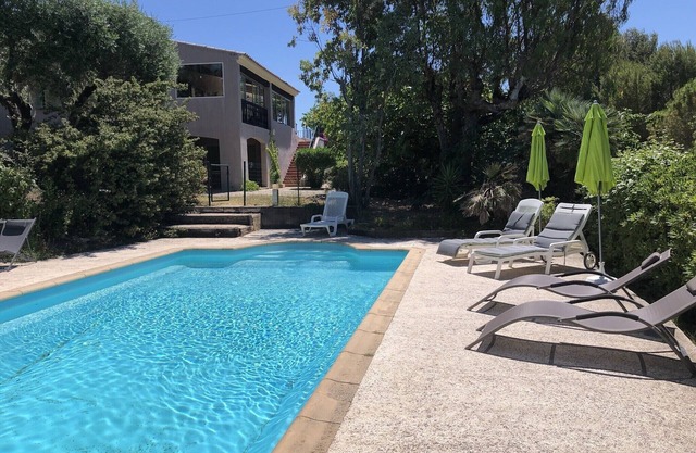 Large family home, magnificent sea view, swimming pool, dogs and cats accepted