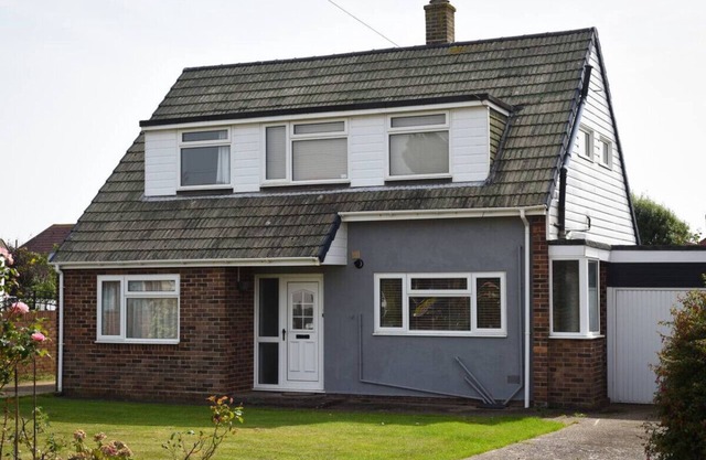 Large Family Home Private Garden Beach 2 mins Walk