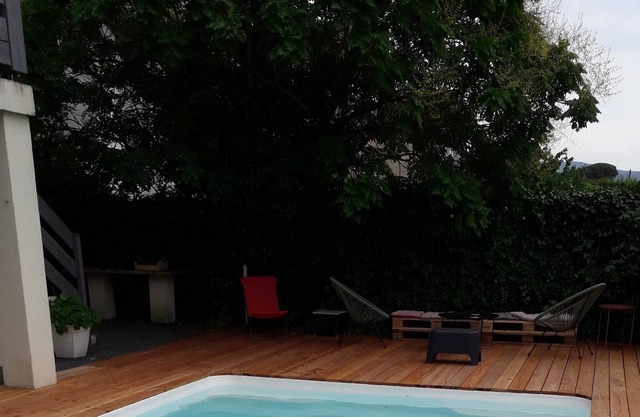 Large family house with swimming pool 8 beds + baby beds possible