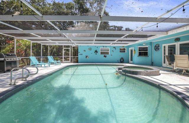 Large Family Pool Home - 5 BR w/2 Primary Suites!, Sleeps 15+, Very private!