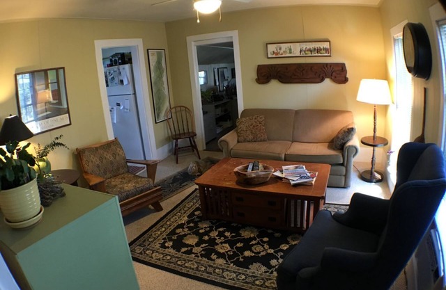 Large Family Suite w/private entrance one block from Lake Michigan