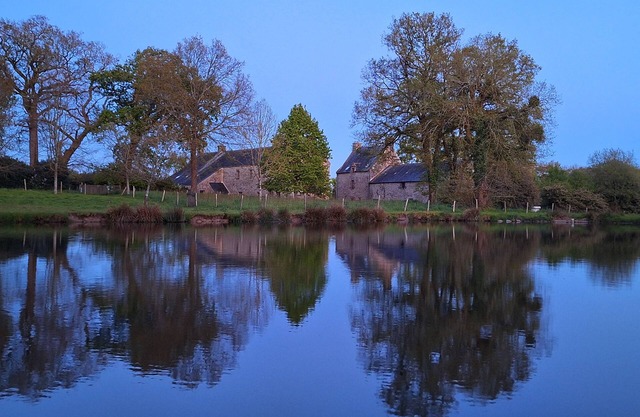 Large gîte 15 pers. with private pond, nature & quiet 20 min from Morbihan beaches