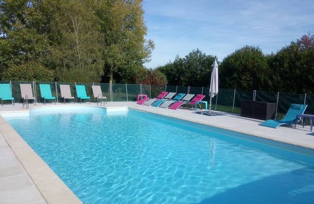 Large Gite La Champeigne for 15 people with Heated Outdoor Pool *