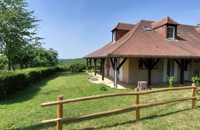 Large gite Le Champêtre (6 people) less than 10 minutes from Sarlat.