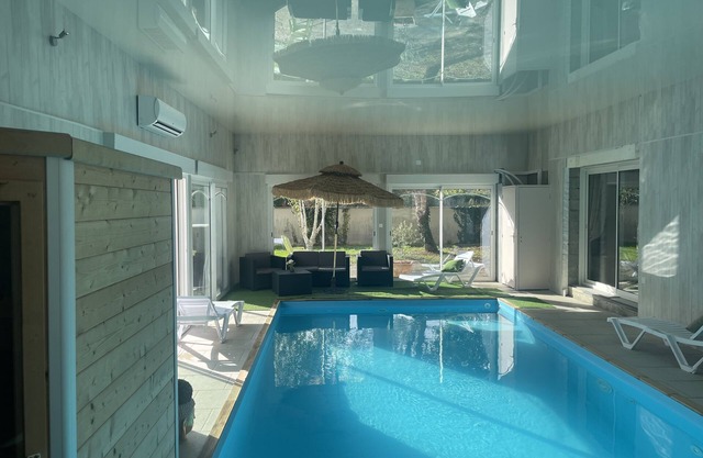 Large gite sleeping 15 to 20 people indoor swimming pool and reception room