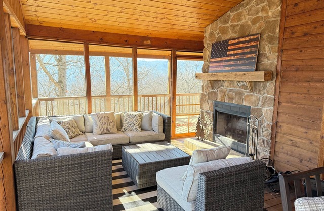 Large Hillside Cabin in Lost River - 3 Bed, 3 Bath, Hot Tub, Sprawling Decks