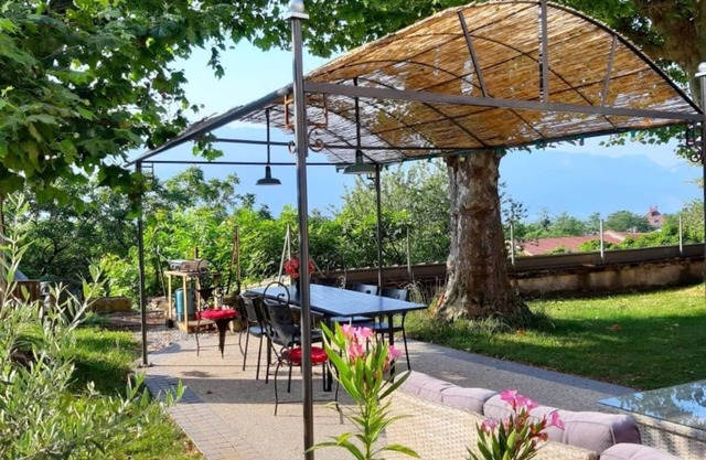 Large historic estate with jacuzzi - gîte 12 pers. - calm & nature