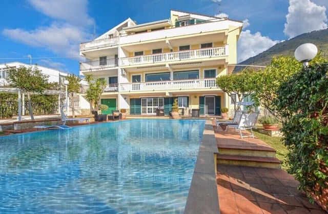Large Holiday House with private pool