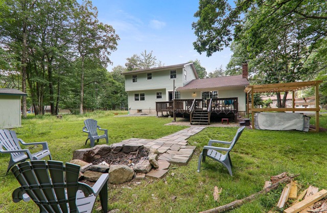 Large home & 5 min to Kalahari, Gather here at WOODLAND RETREAT!