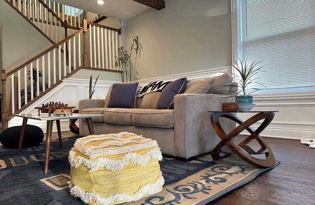 Large Home, Full in-home Gym, washer/dryer, flat Screen TVs, WiFi, and MORE!