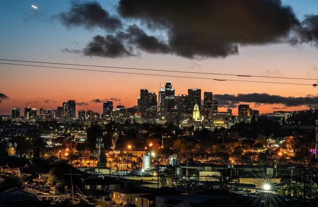 Large Home w/Views of DTLA Sleeps 8 Golf/Spa/Fire
