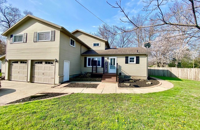 Large home with yard, 7 bedrooms, and lots of living space