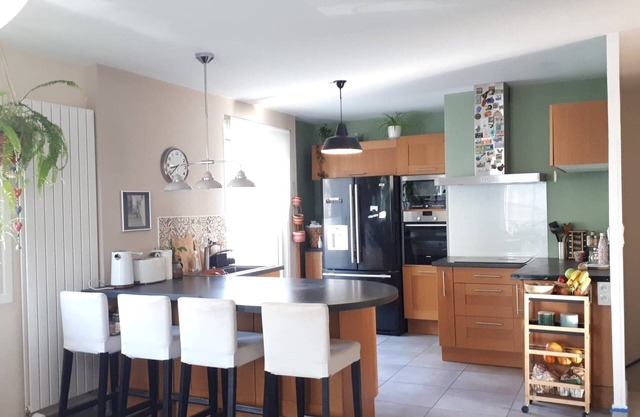 LARGE HOUSE 5 MIN BEACHES