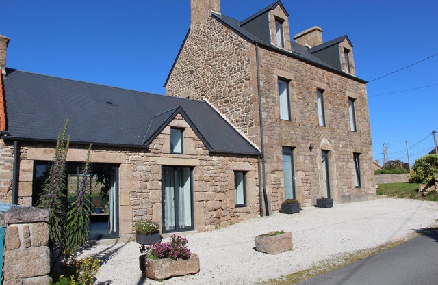 Large house 6 to 12 travellers - 1 mn walk from the SEA