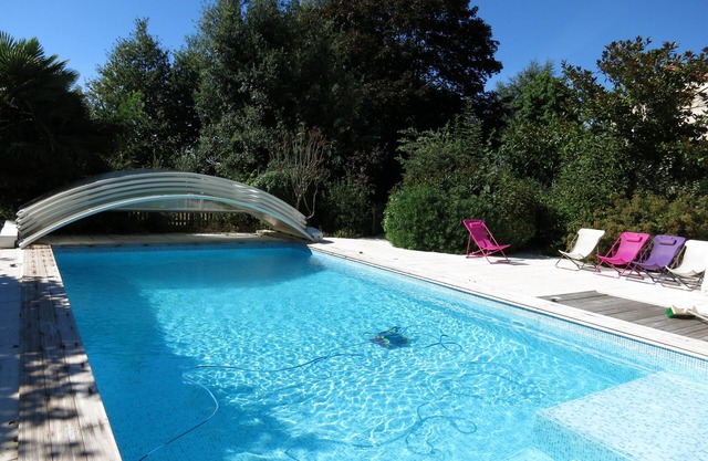 Large house sleeps 14-15 beautiful surroundings, swimming pool, fishing,promenad