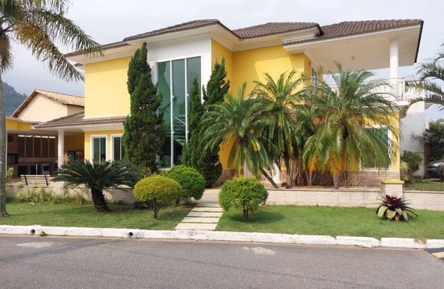 Large house in a gated community with a private beach in the Sahy Ecological Reserve
