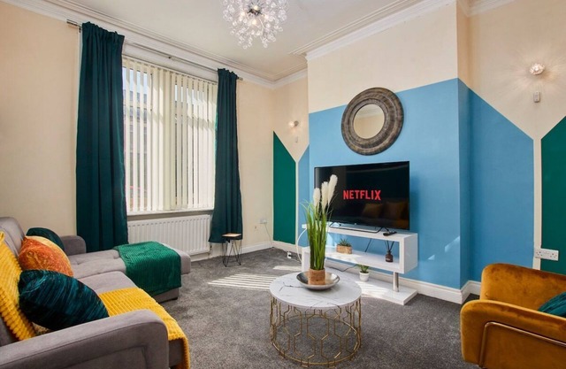 Large House in Newcastle City Centre - Sleeps 12