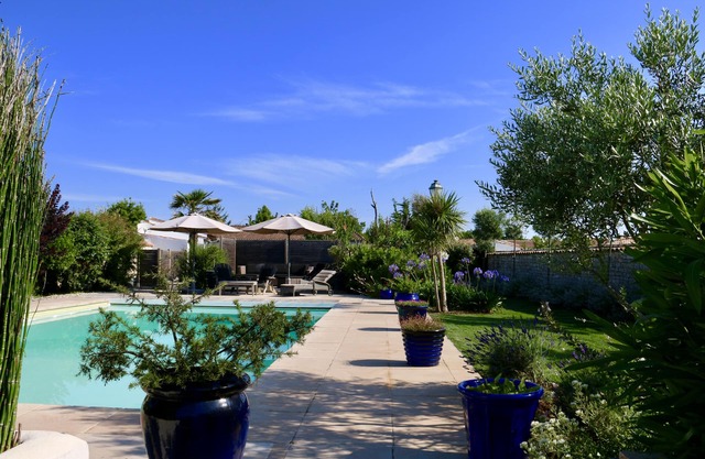 Large House with a heated pool in St Marie de Ré, La Noue, Place des Tilleul