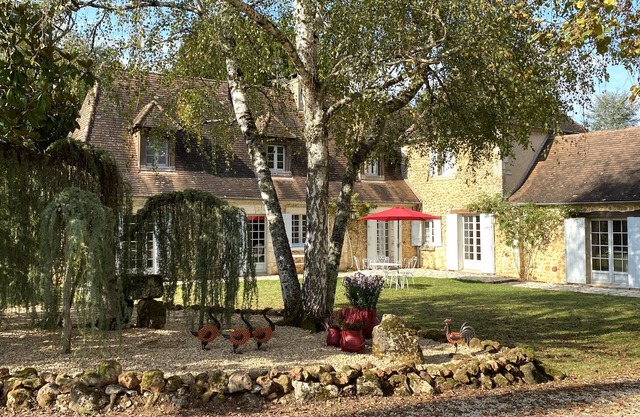 Large house with heated swimming pool and spa on a 4-hectare property