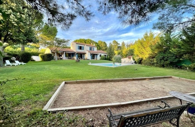 Large House with Private Pool on 2600m² Garden