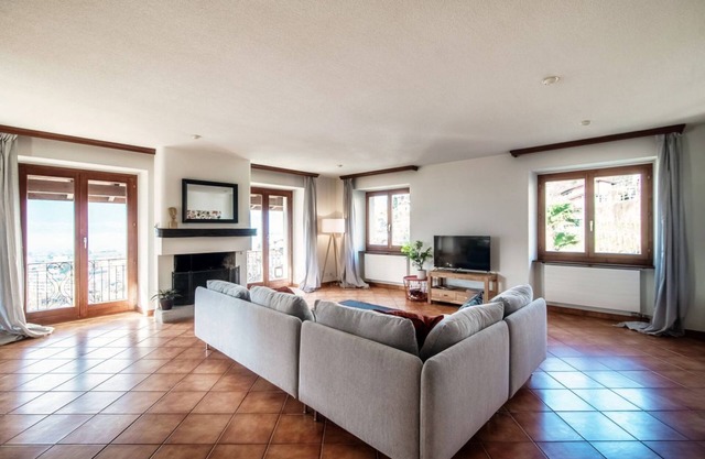 Large lake view apartment near Locarno (Lilia Apt)