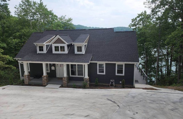 Large Lakefront home w/Private Dock in Big Creek, beautiful views!