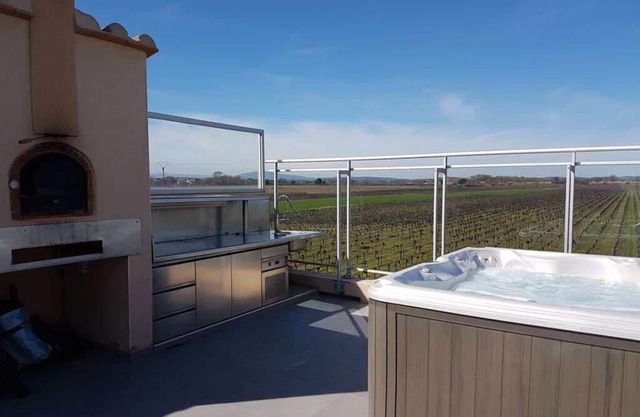 Large loft near Narbonne and its beaches, private jaccuzi, ideal family