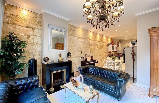 Large Luxury Apartment with Jacuzzi, Terrace and Parking in Hyper Centre!