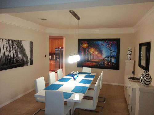 Large Modern Residence with private guest, family room & business office