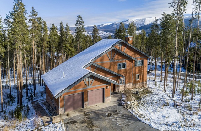 Large Mountain Home/Private Hot Tub/Shuffleboard/Pet Friendly