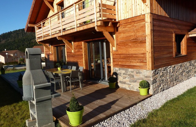 Large new chalet facing south with all mod cons, sauna, terrace, wifi