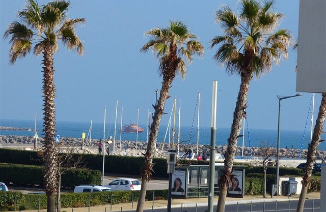 Large new two-room apartment - terrace, sea view, quiet, beach 100m away