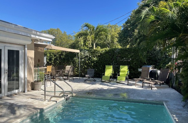*LARGE PRIVATE HEATED POOL and PATIO*1/3 Mile from Beach