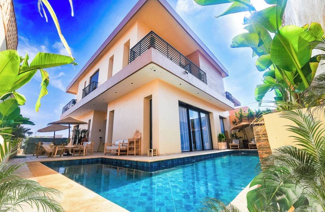 Large Private Pool Free Breakfast, Golf Nearby