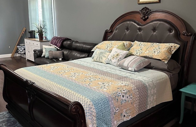 Large private room in a large home nestled in the mountain of Johnson county Ky.