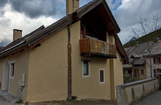 Large quiet apartment, ski Shuttle 150m, in Serre Chevalier.