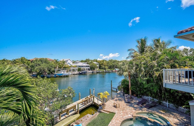 Large Siesta Key Home On Water With Pool/Spa