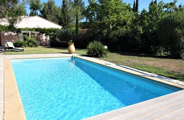 Large spacious Villa for 9 persons of 4000 sq.m wooded, pool, 5 min from beache