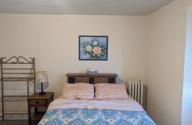 Large Sparkling Attic Unit w Private Bath