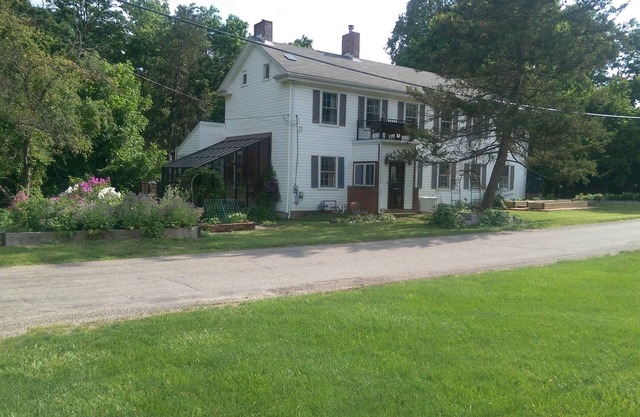 Large studio apartment near Buckeye Lake No smoking